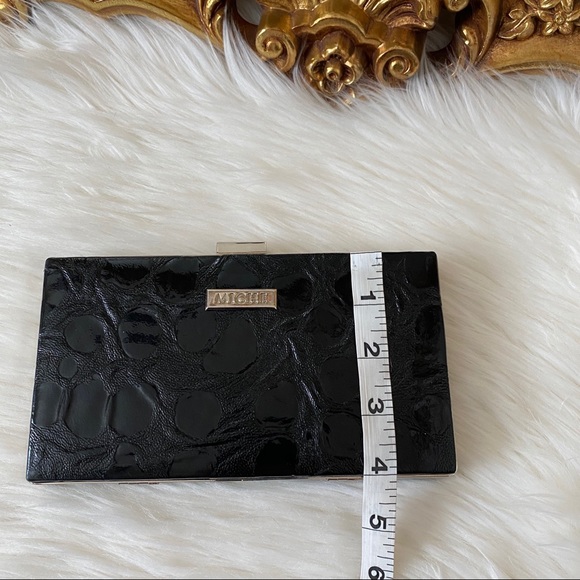 Miche Wallett with Chain - Picture 10 of 11